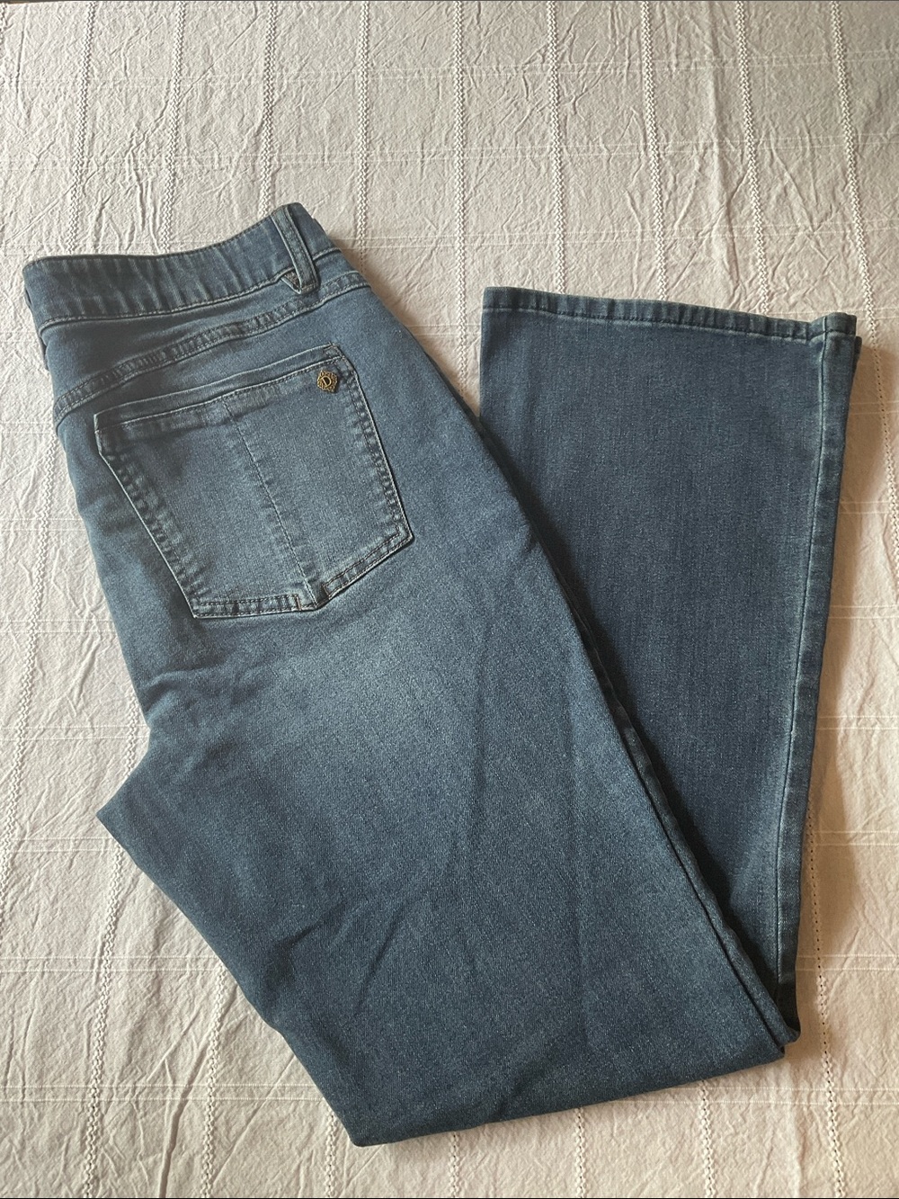 Democracy Women’s Itty Bitty Boot Jean in Indigo